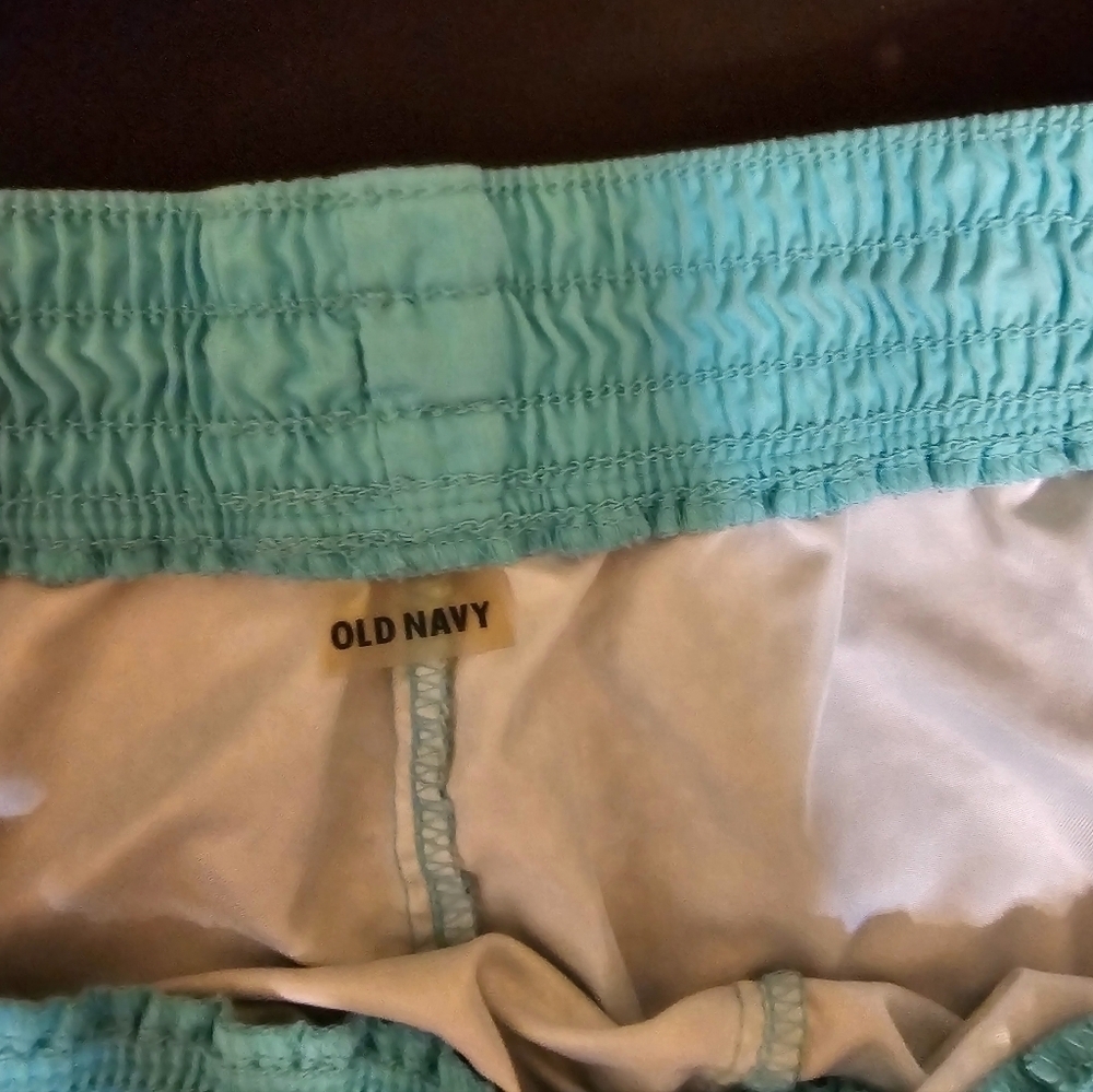 Ladies old navy shorts - Picture 3 of 5